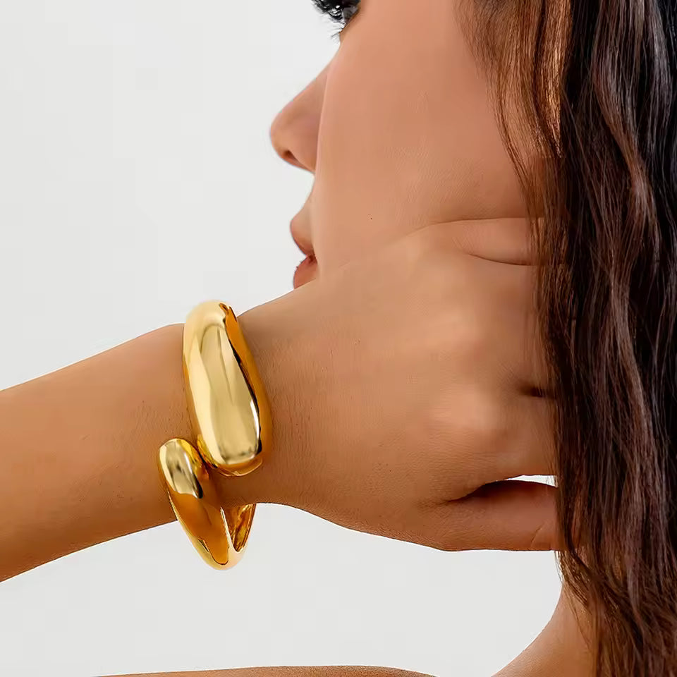 Gold Water Drop Bracelet – Adjustable Open Retro Cuff for Women