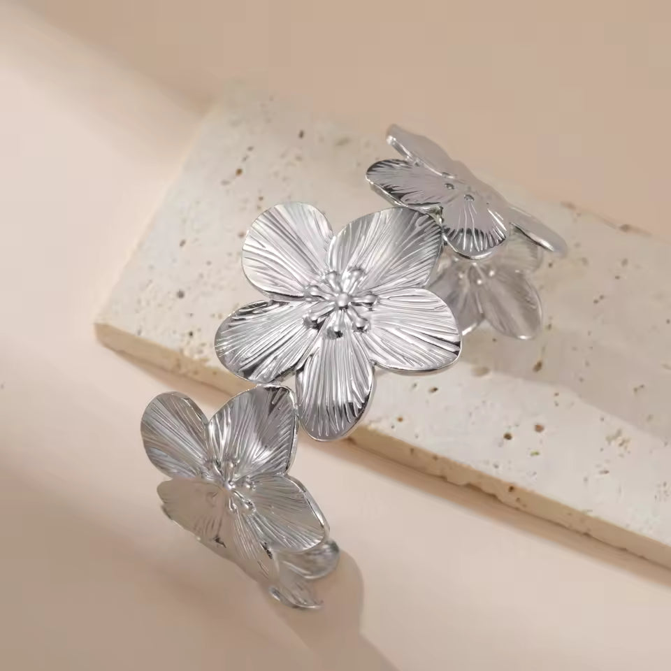 Modern Stainless Steel Flower Cuff Bracelet – Adjustable Women’s Jewelry